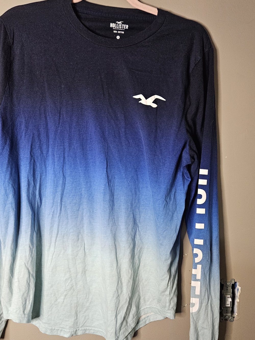 Hollister Navy Crewneck Cotton Tee with White Logo Ptp 21" 100% Cotton Size M